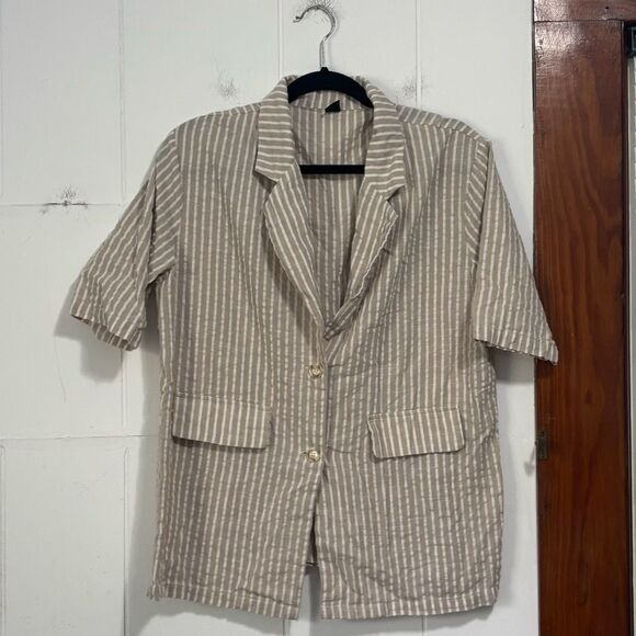 Dazy Seersucker Striped Beige Short Sleeve Blazer Size Medium - Picture 1 of 4